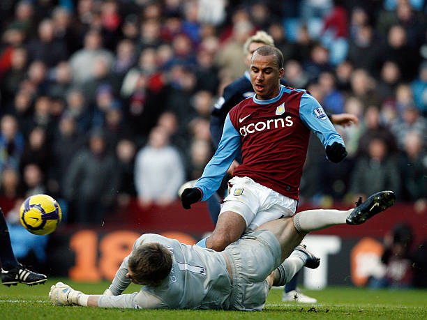 这使得他在 这使得他在